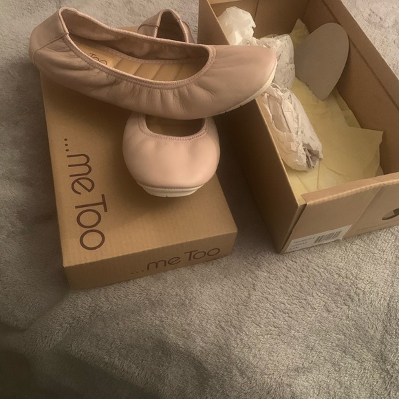 Used ME TOO flats size 6.5. Has a nice cushion what makes them super comfortable - Picture 1 of 4